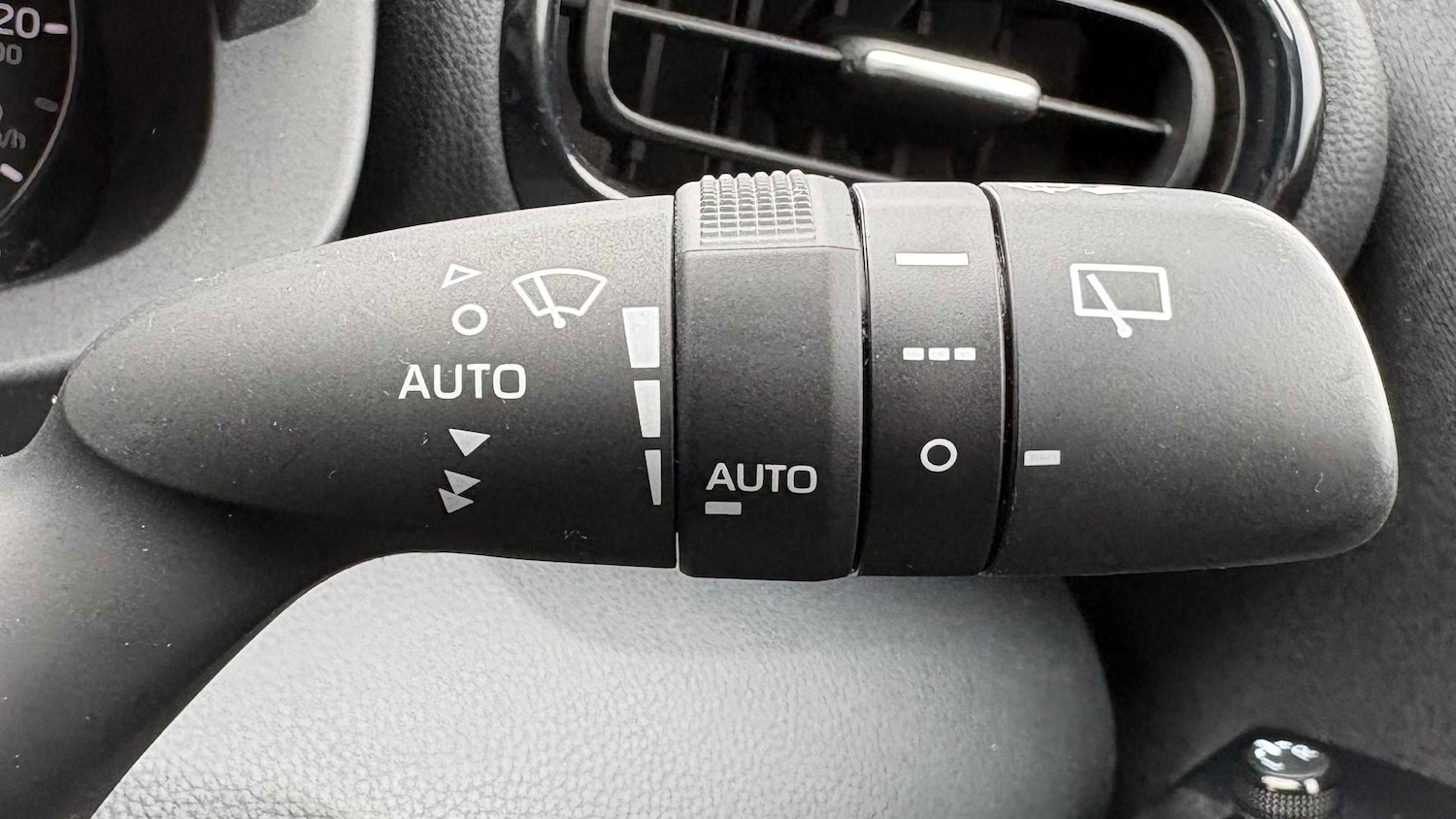 Used Toyota Yaris 2023 for sale - 77972613: Photo 22