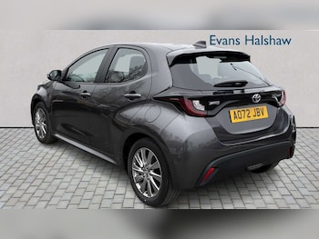 Used Toyota Yaris 2023 for sale - 77972613: Photo