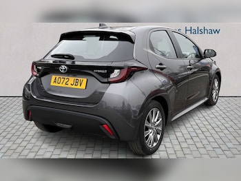 Used Toyota Yaris 2023 for sale - 77972613: Photo