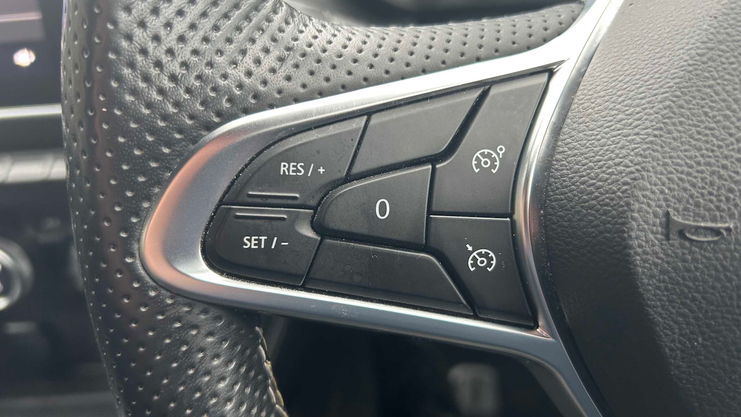 Used Renault Captur 2024 for sale - 76827563: Photo 30