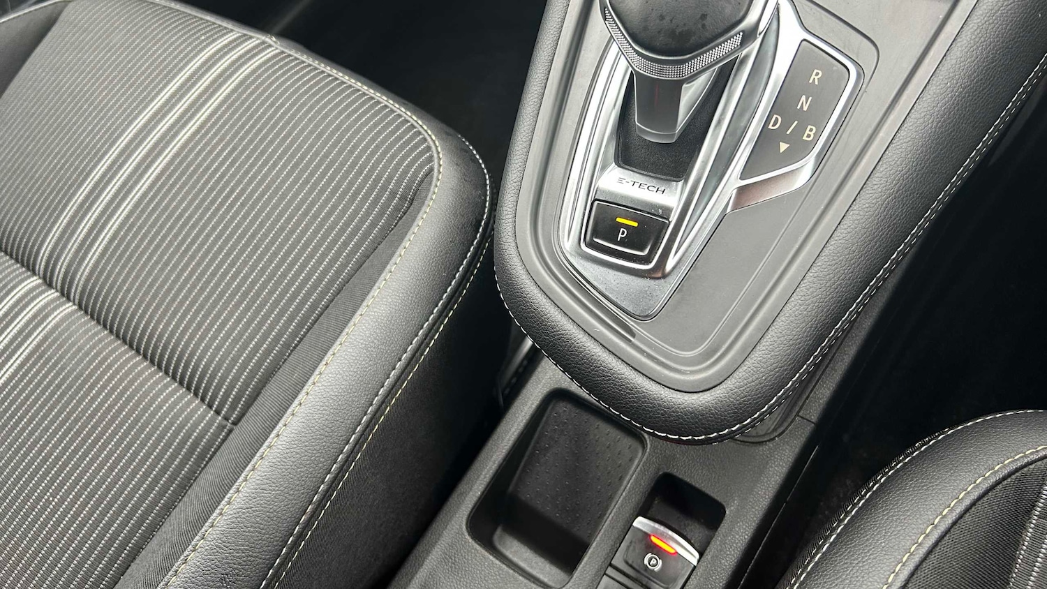 Used Renault Captur 2024 for sale - 76827563: Photo 31