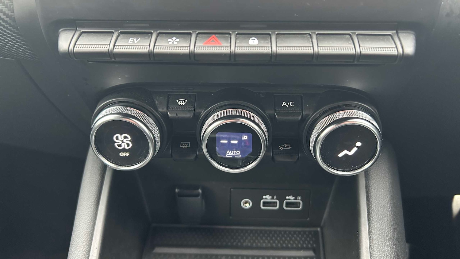 Used Renault Captur 2024 for sale - 76827563: Photo 32