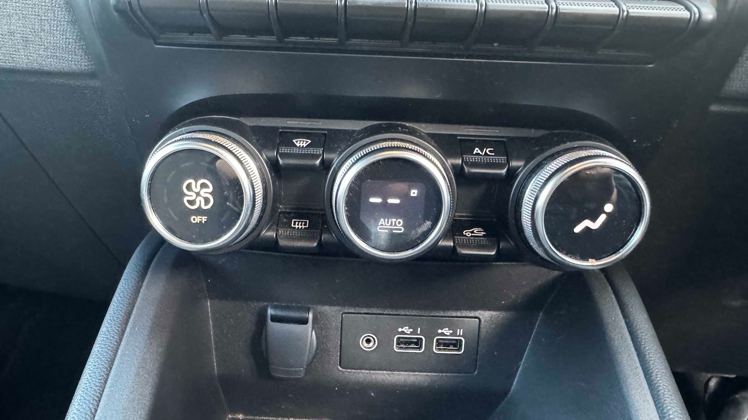 Used Renault Clio 2025 for sale - 77348096: Photo 29