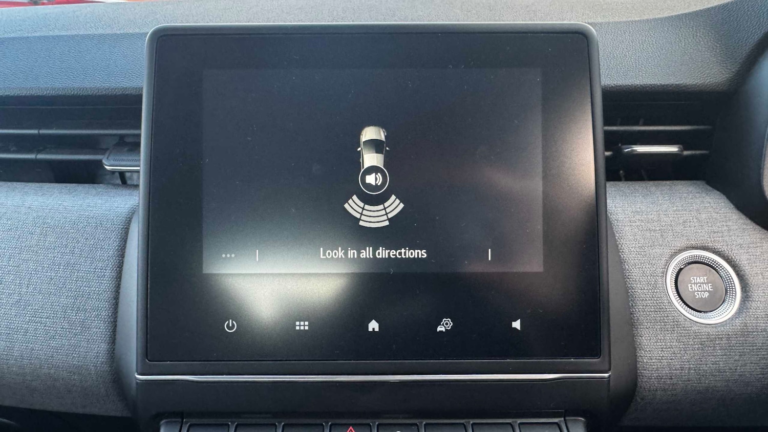 Used Renault Clio 2025 for sale - 77348096: Photo 35