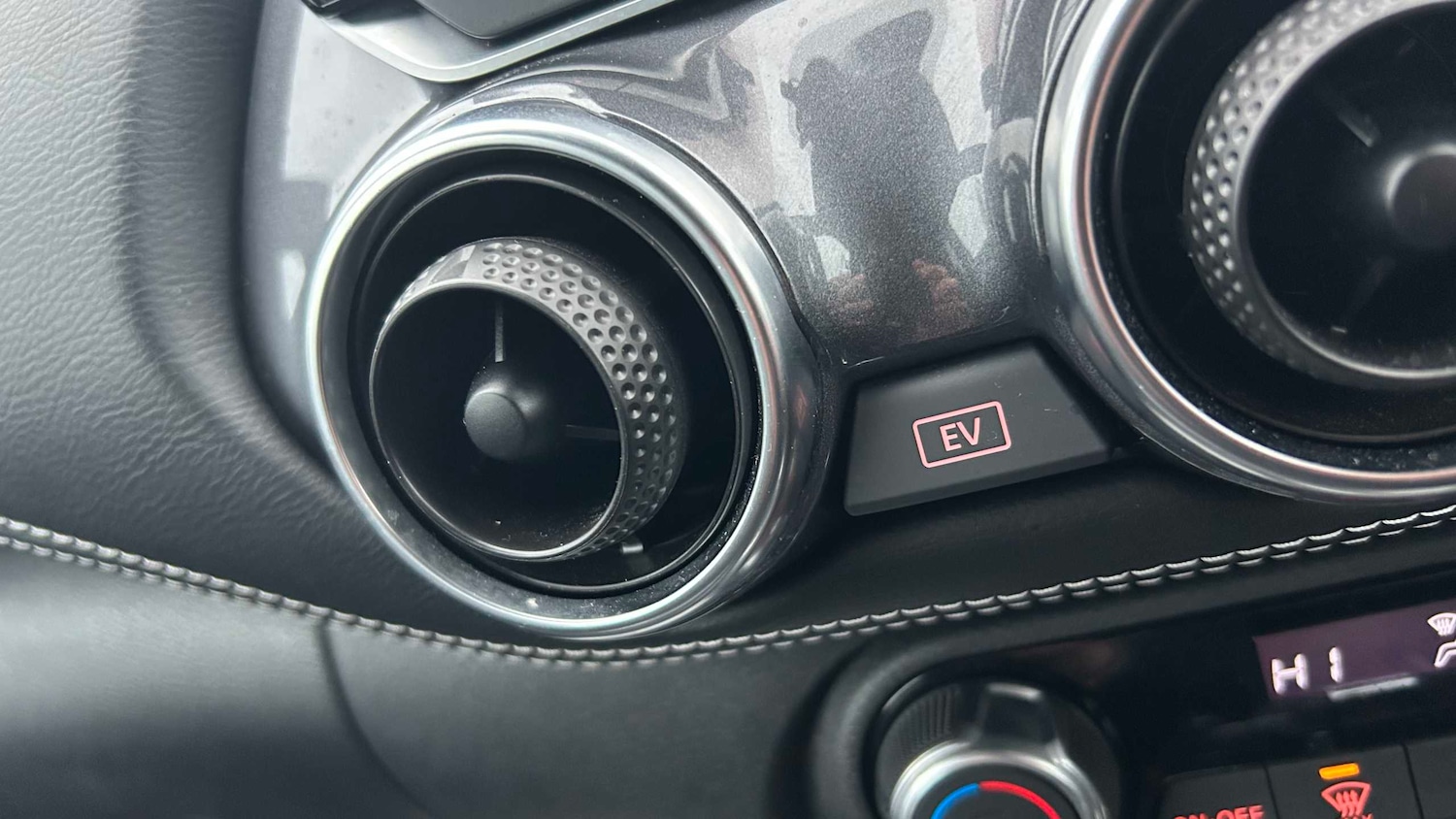 Used Nissan Juke 2023 for sale - 77044035: Photo 31