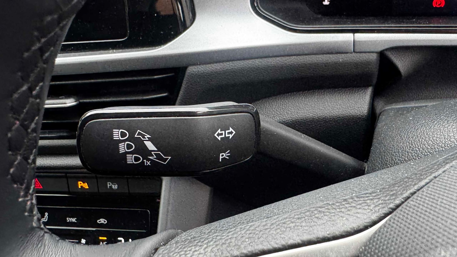 Used Volkswagen T-Roc 2023 for sale - 77787133: Photo 28