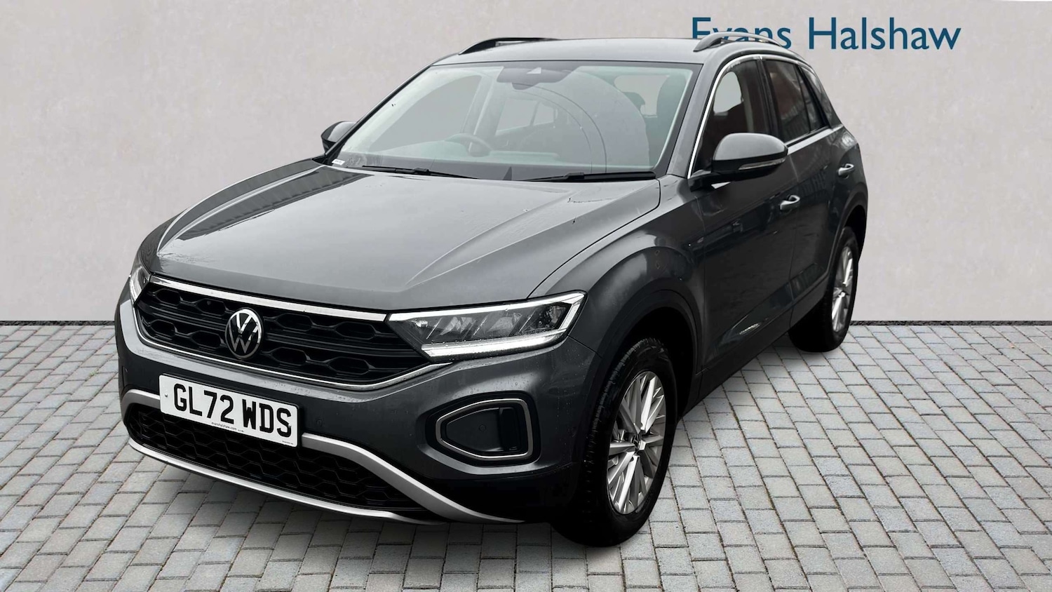 Used Volkswagen T-Roc 2023 for sale - 77787133: Photo 3