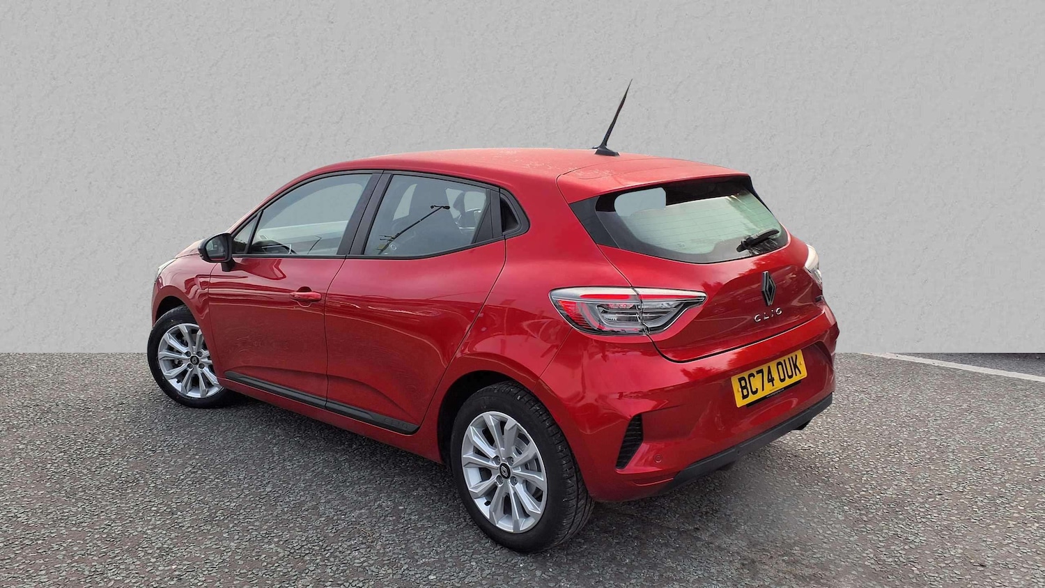 Used Renault Clio 2025 for sale - 76063248: Photo 2