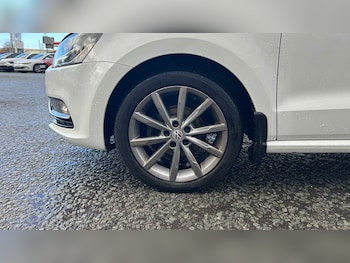 Used Volkswagen Polo 2015 for sale - 76523988: Photo