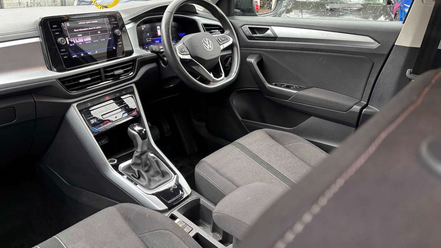 Used Volkswagen T-Roc 2023 for sale - 76501781: Photo 2