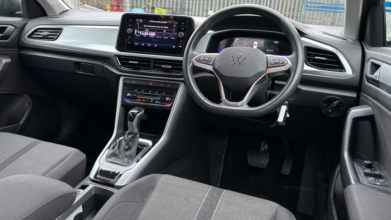 Used Volkswagen T-Roc 2023 for sale - 76501781: Photo 21