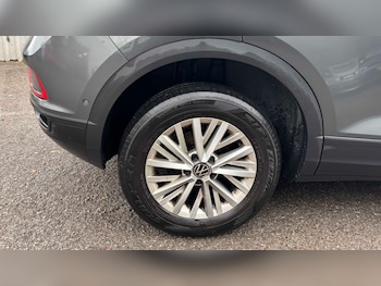 Used Volkswagen T-Roc 2023 for sale - 76501781: Photo