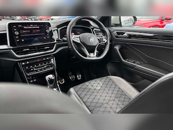 Used Volkswagen T-Roc 2022 for sale - 77044172: Photo