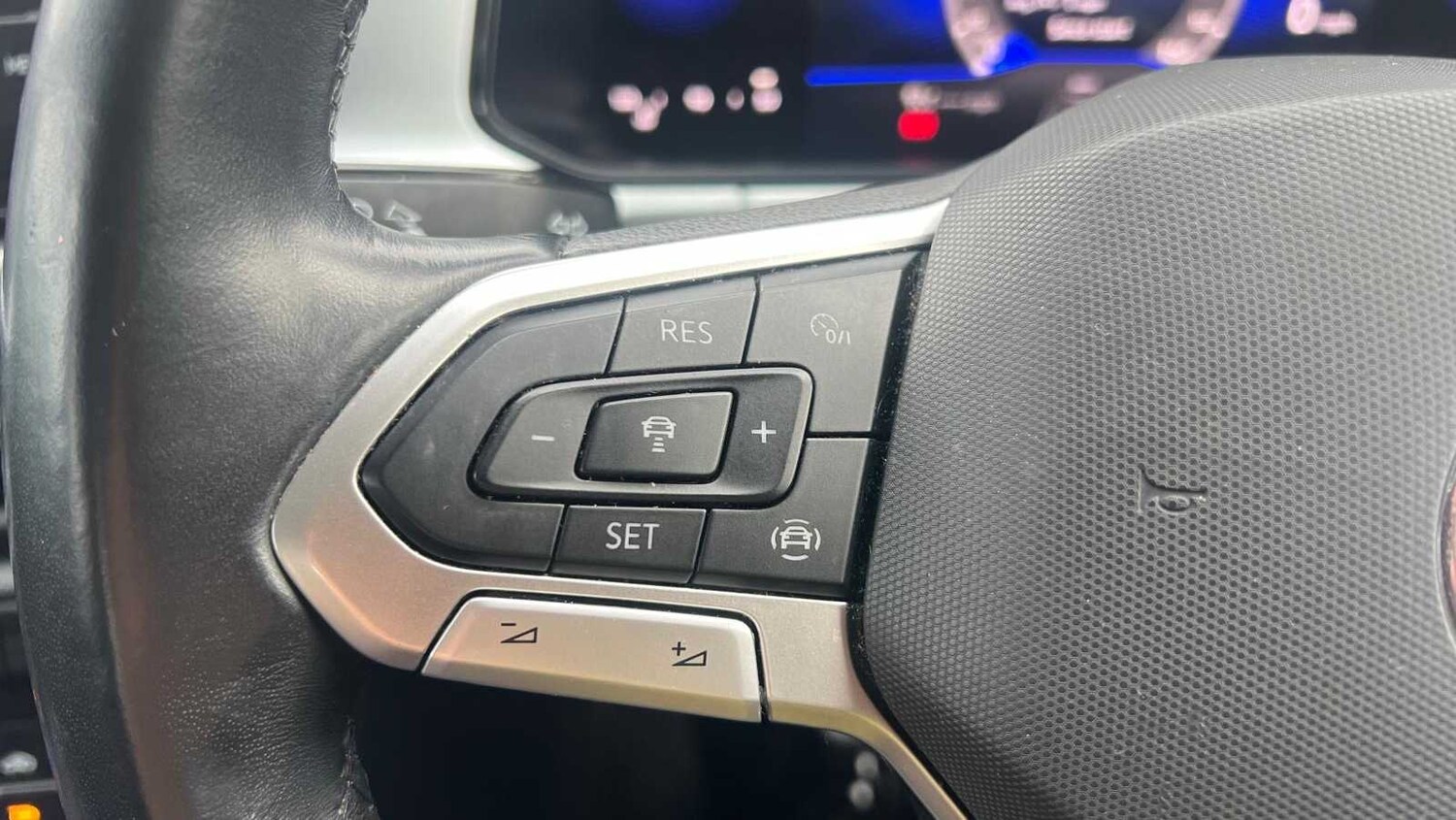 Used Volkswagen T-Roc 2023 for sale - 77711180: Photo 13