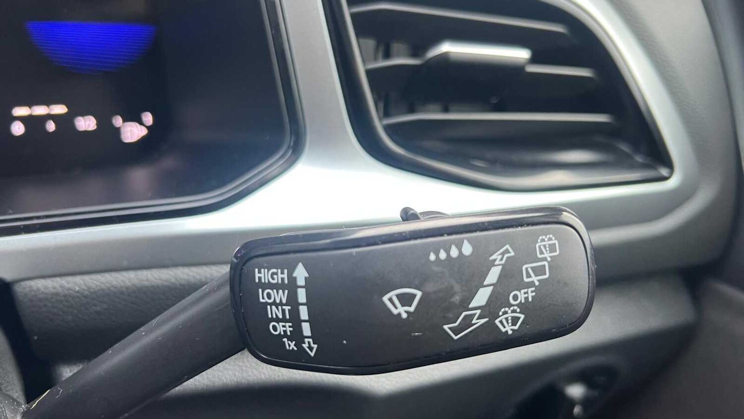 Used Volkswagen T-Roc 2023 for sale - 77711180: Photo 22