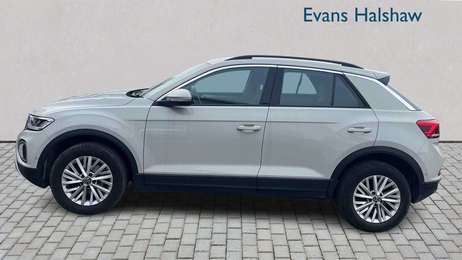 Used Volkswagen T-Roc 2023 for sale - 77711180: Photo 4