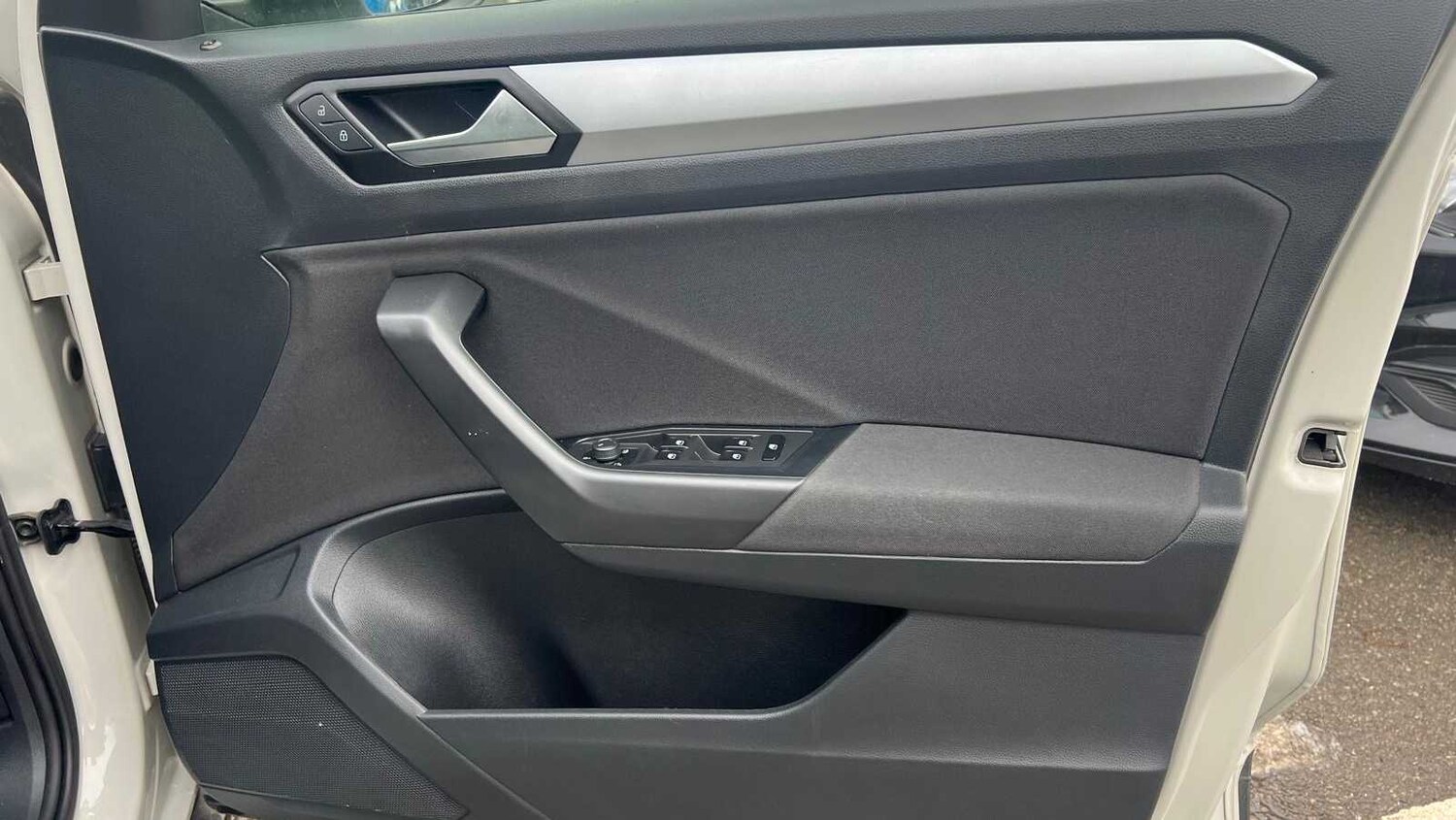 Used Volkswagen T-Roc 2023 for sale - 77711180: Photo 9