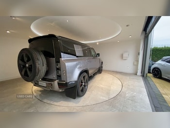 Used Land Rover Defender 2021 for sale - 76528264: Photo