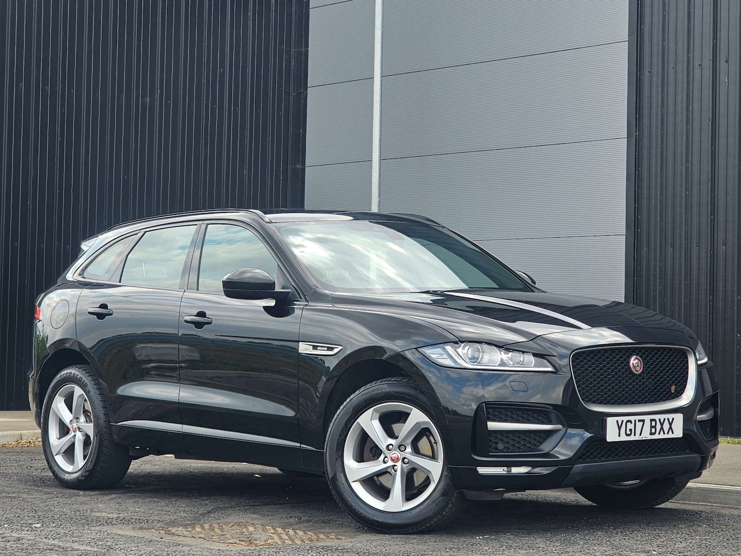 Used Jaguar F-Pace 2017 for sale - 76397220: Photo 1