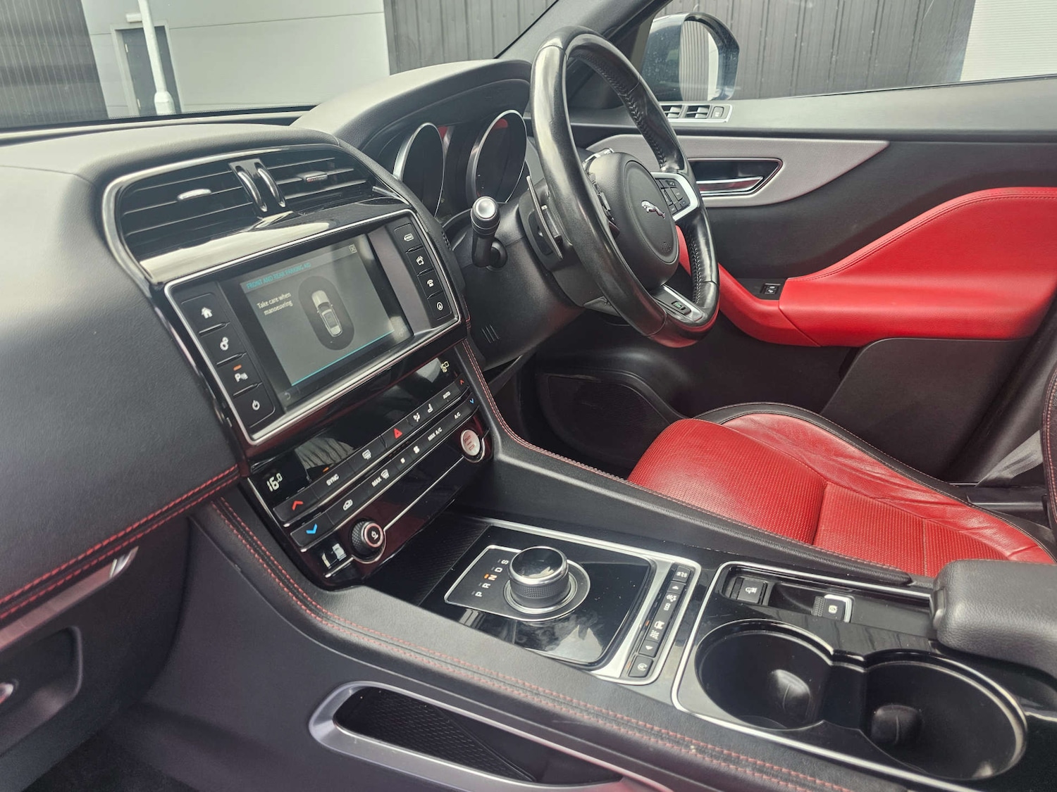 Used Jaguar F-Pace 2017 for sale - 76397220: Photo 2