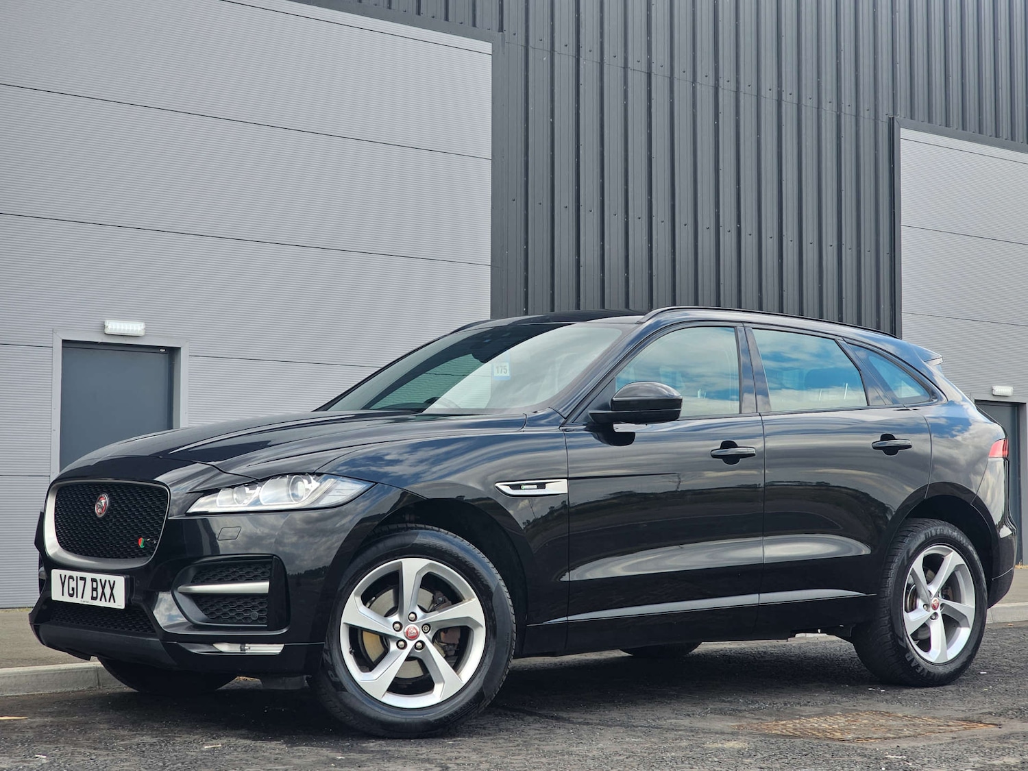Used Jaguar F-Pace 2017 for sale - 76397220: Photo 3