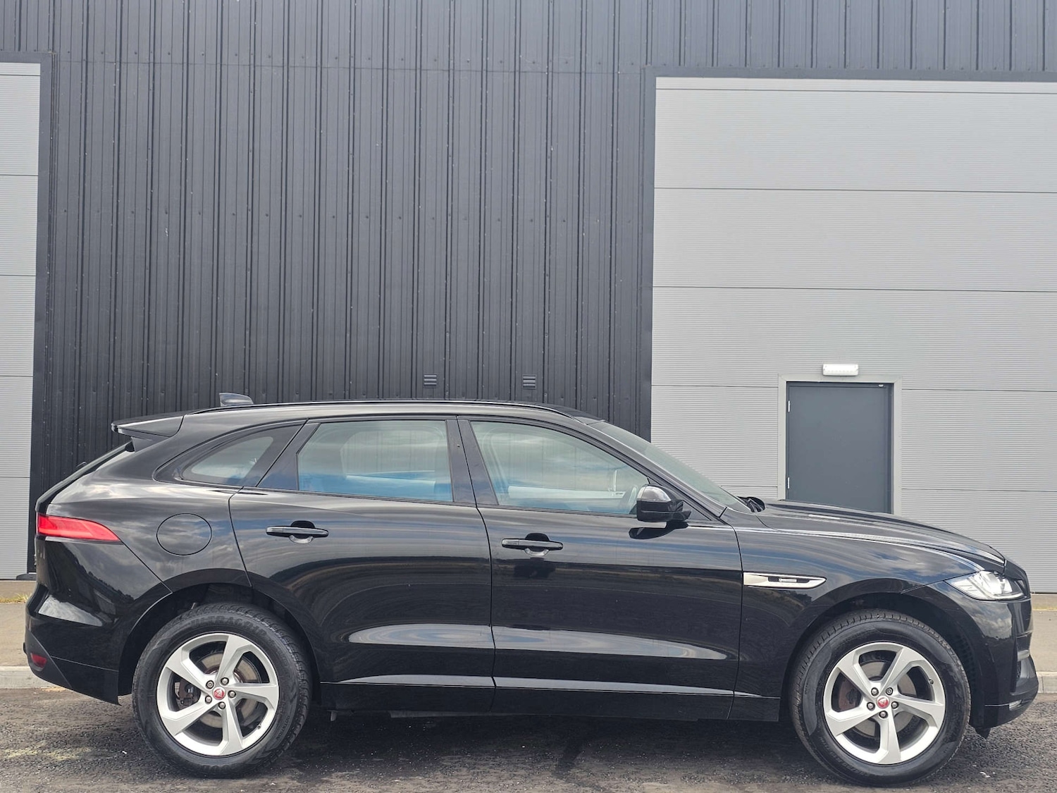 Used Jaguar F-Pace 2017 for sale - 76397220: Photo 4