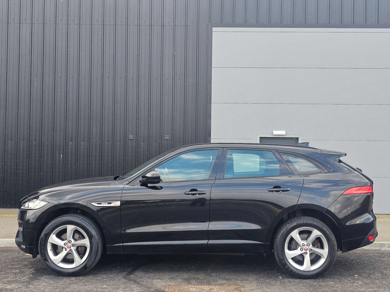 Used Jaguar F-Pace 2017 for sale - 76397220: Photo 5