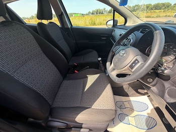 Used Toyota Yaris 2013 for sale - 79009946: Photo