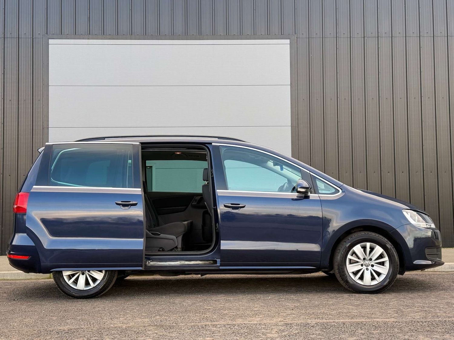 Used Volkswagen Sharan 2014 for sale - 76618141: Photo 6