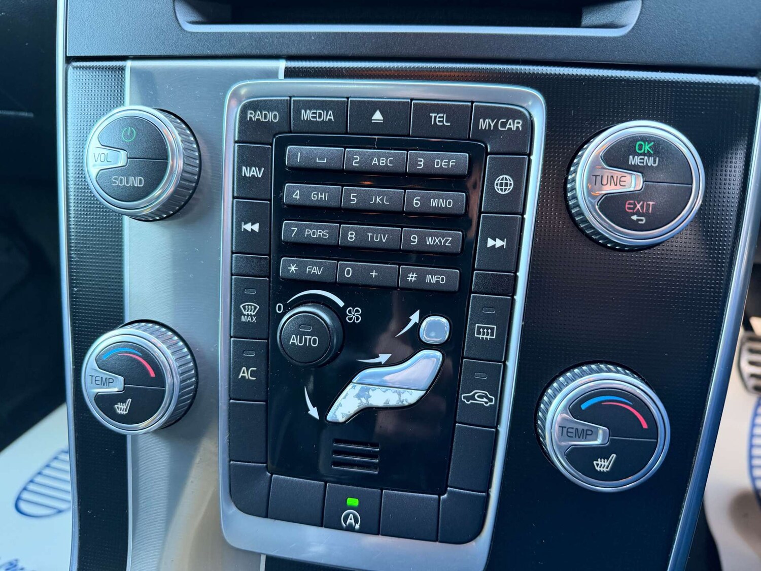 Used Volvo V60 2015 for sale - 77976966: Photo 15