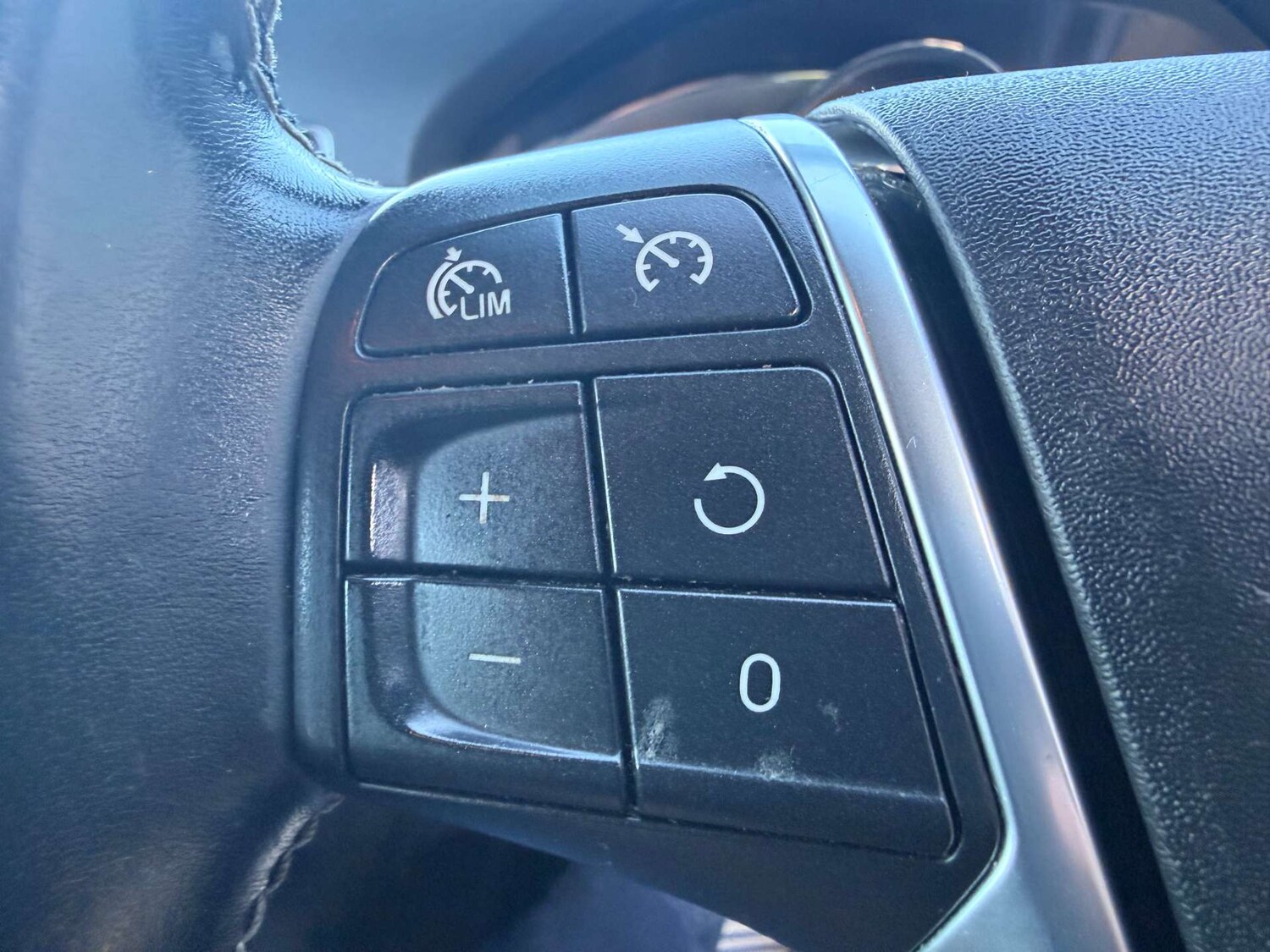 Used Volvo V60 2015 for sale - 77976966: Photo 16