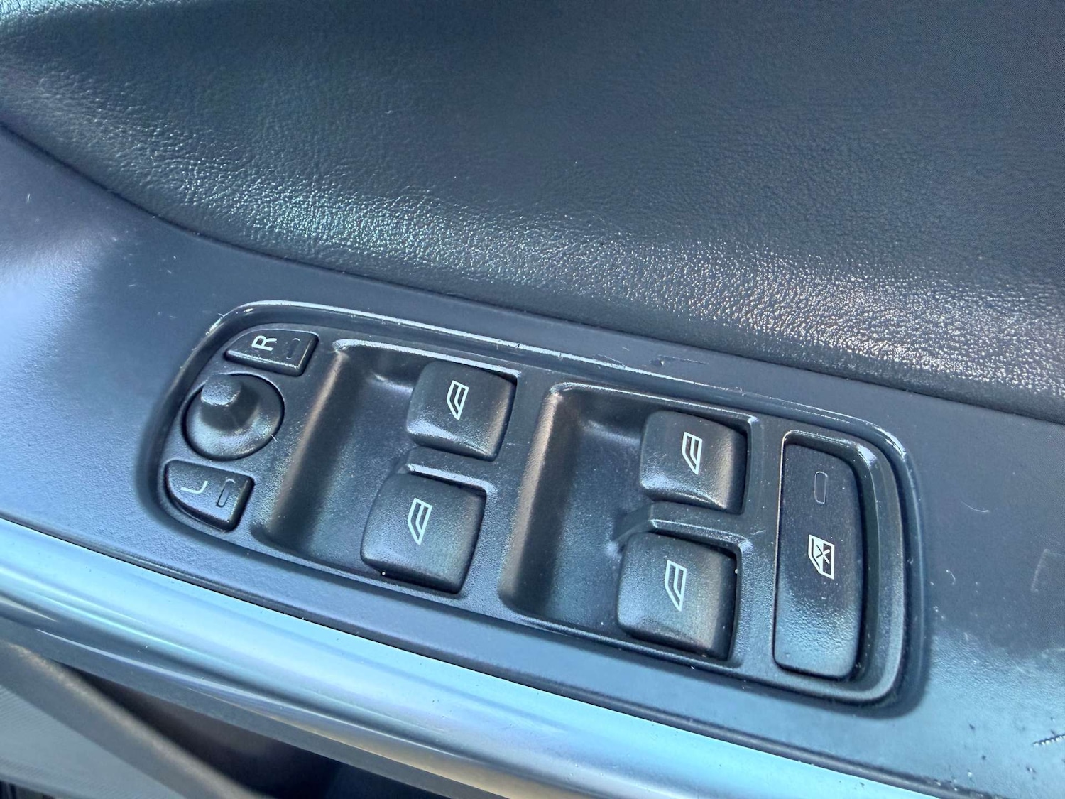 Used Volvo V60 2015 for sale - 77976966: Photo 18