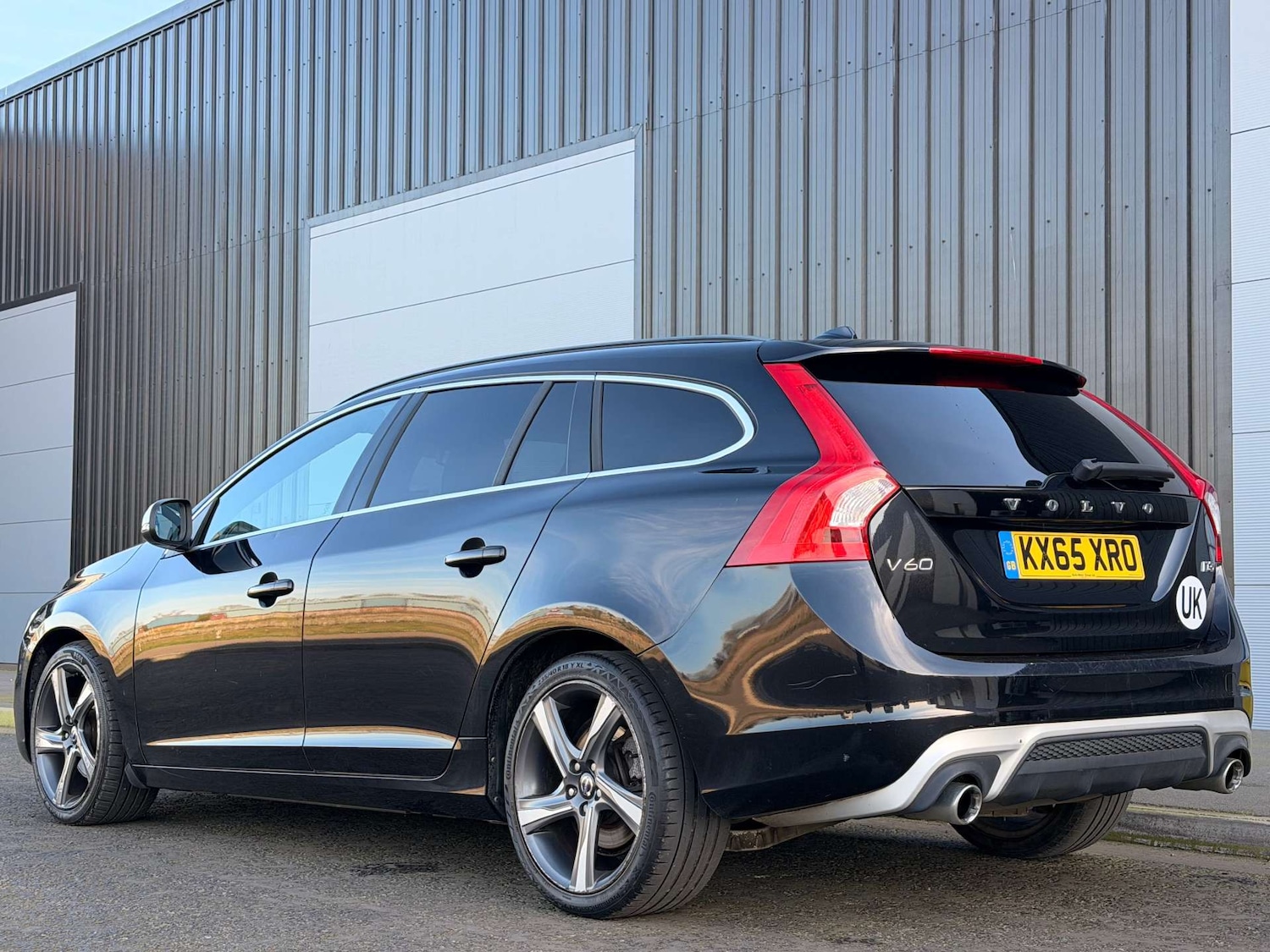 Used Volvo V60 2015 for sale - 77976966: Photo 4