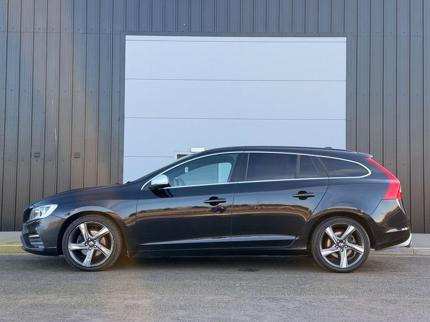 Used Volvo V60 2015 for sale - 77976966: Photo 6