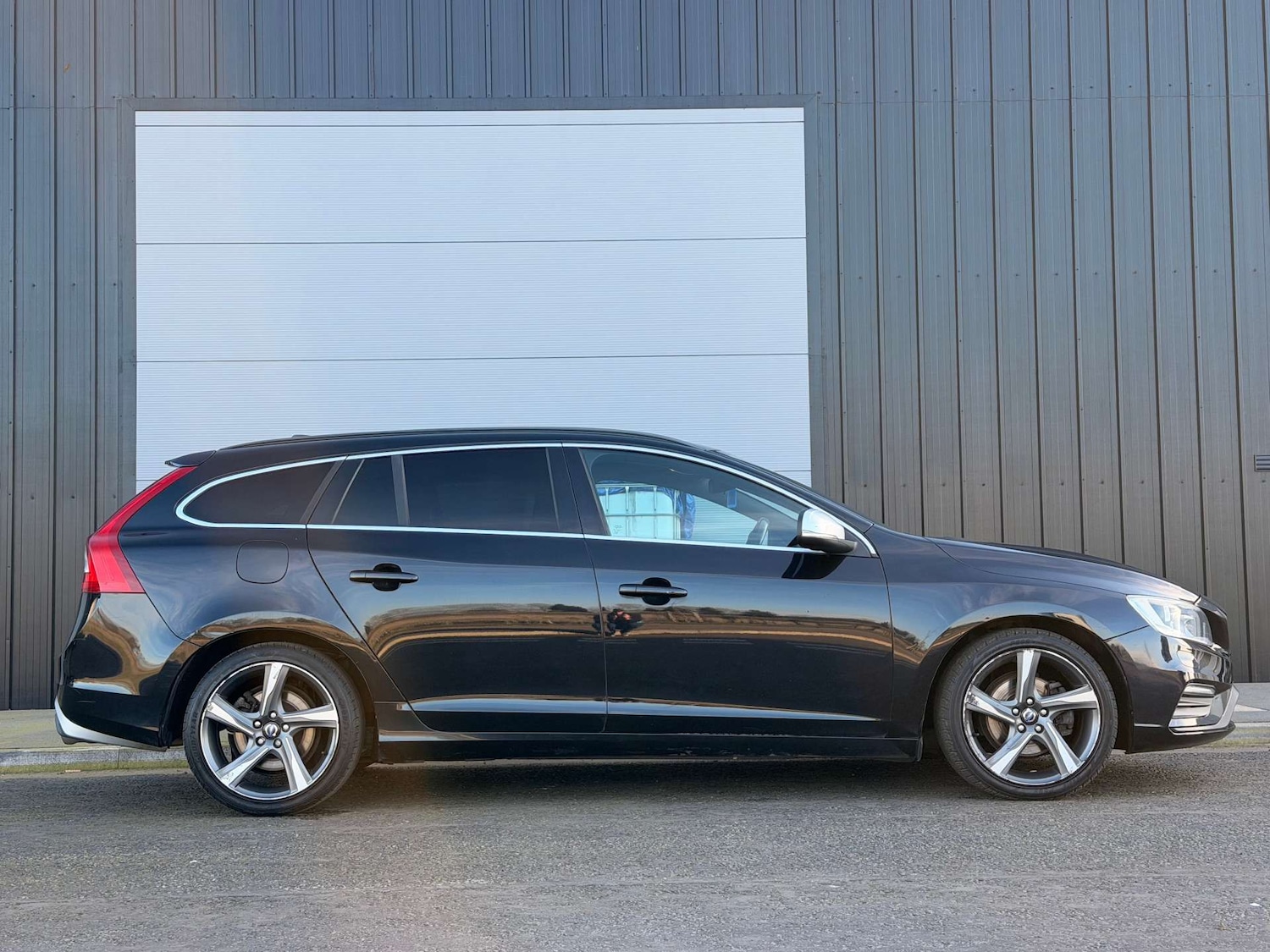 Used Volvo V60 2015 for sale - 77976966: Photo 7