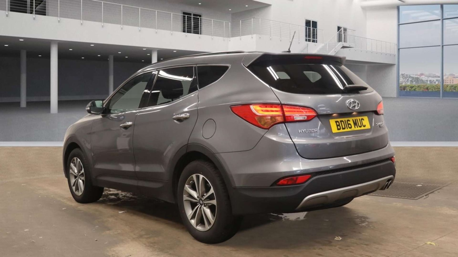 Used Hyundai Santa Fe 2016 for sale - 77981123: Photo 3