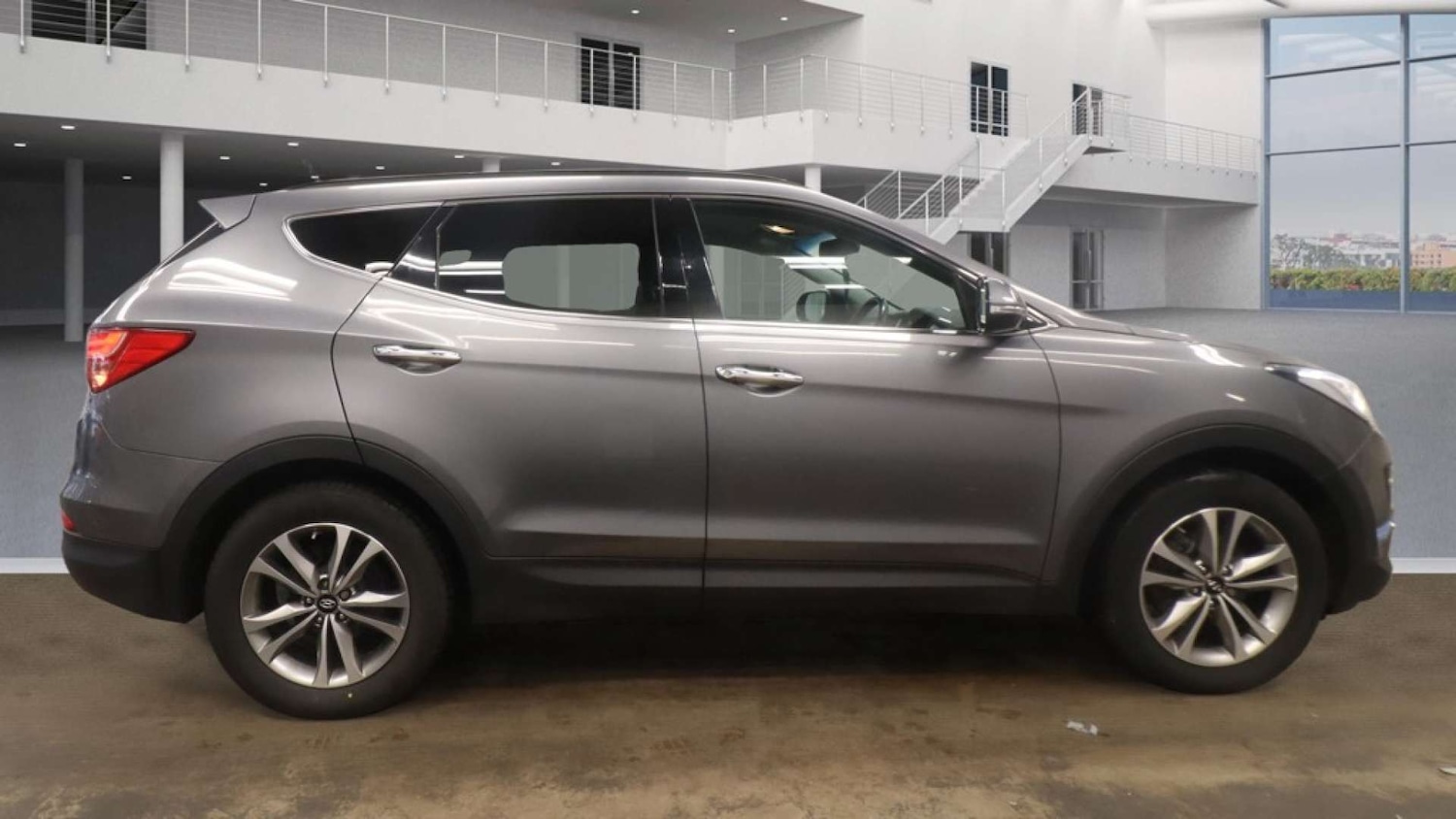 Used Hyundai Santa Fe 2016 for sale - 77981123: Photo 5