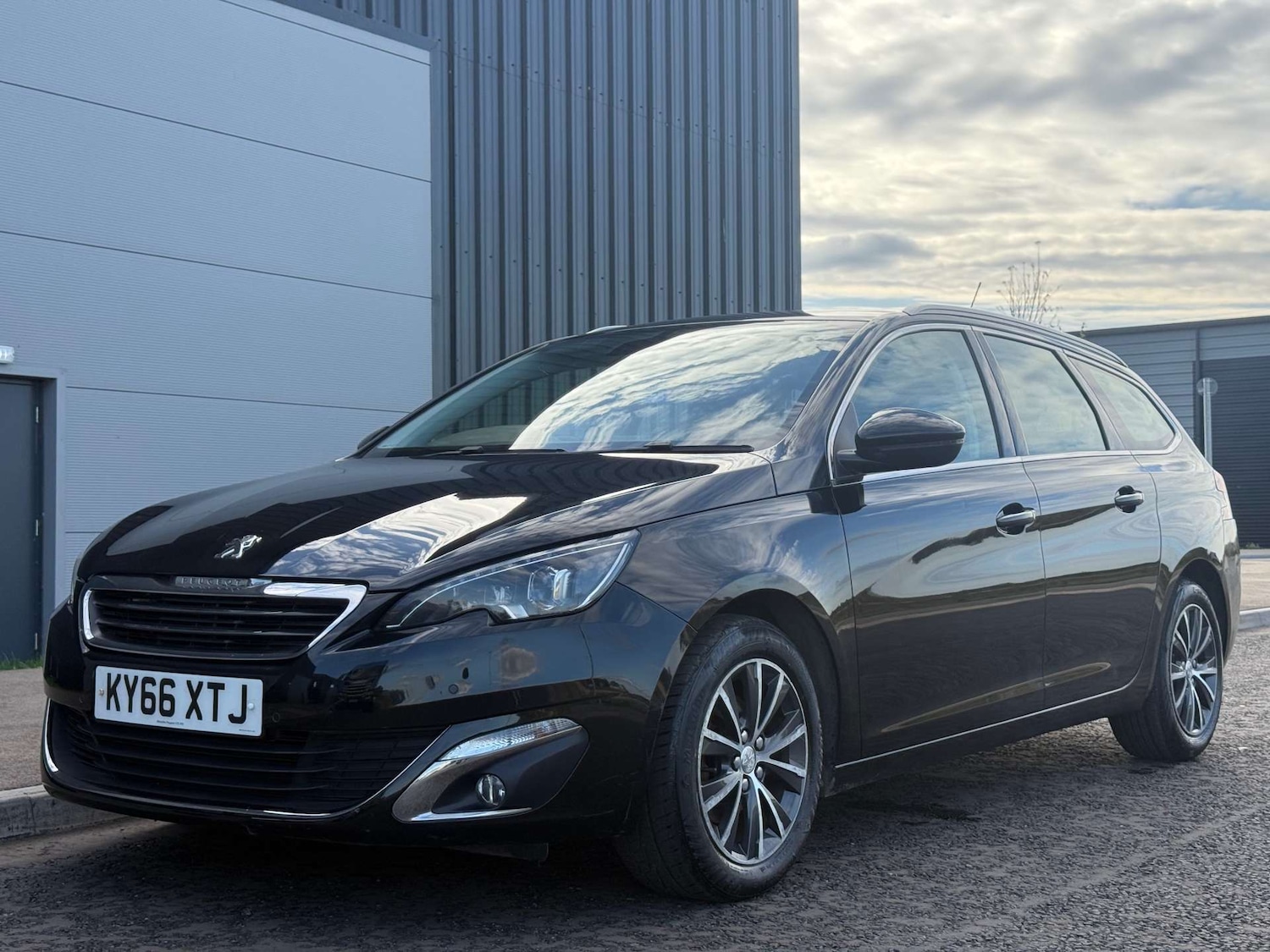 Used Peugeot 308 2016 for sale - 74971665: Photo 2