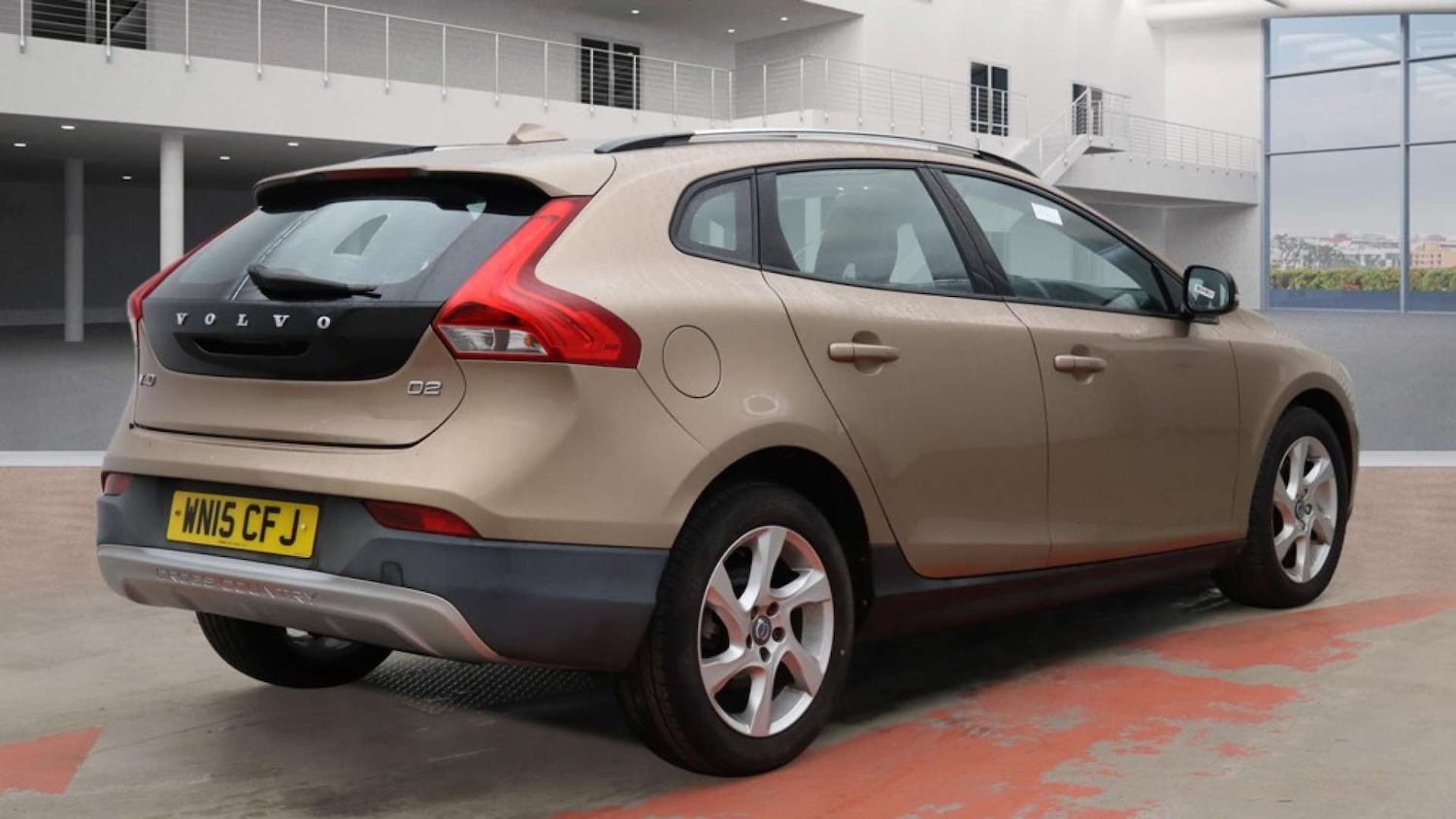 Used Volvo V40 2015 for sale - 77399252: Photo 10