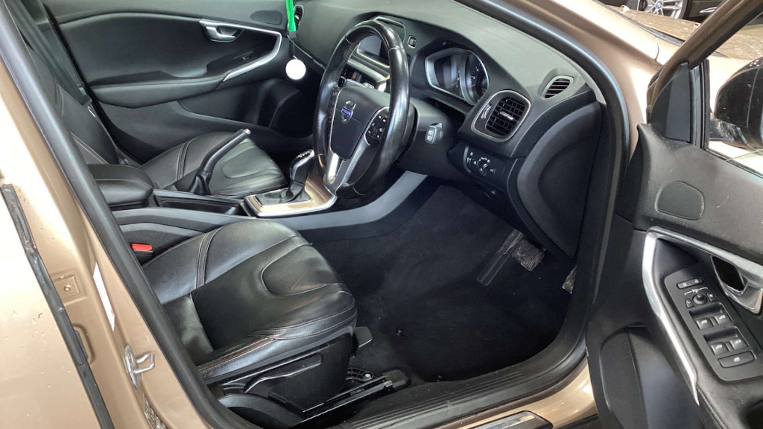 Used Volvo V40 2015 for sale - 77399252: Photo 15