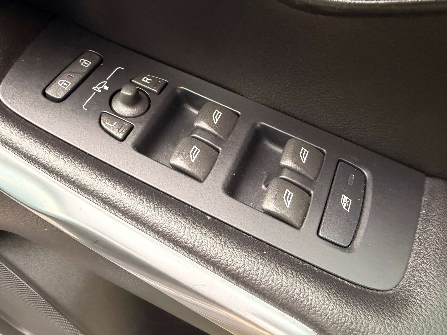 Used Volvo V40 2015 for sale - 77399252: Photo 18