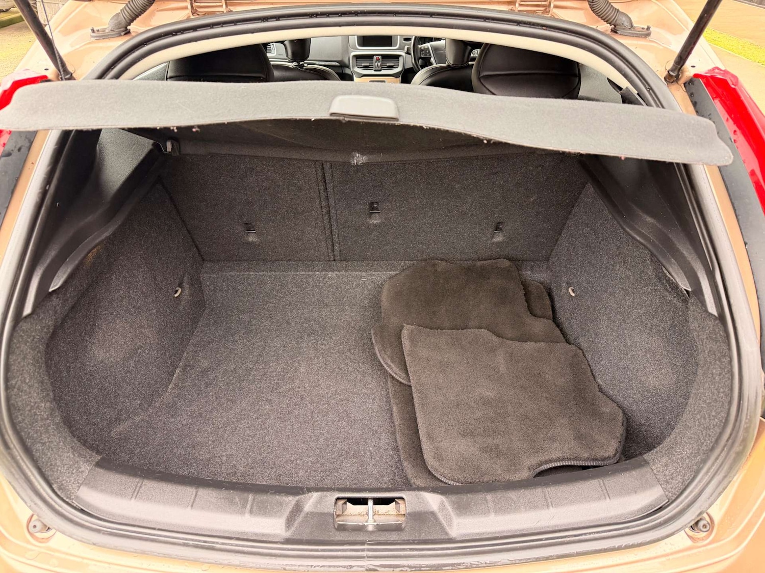 Used Volvo V40 2015 for sale - 77399252: Photo 19