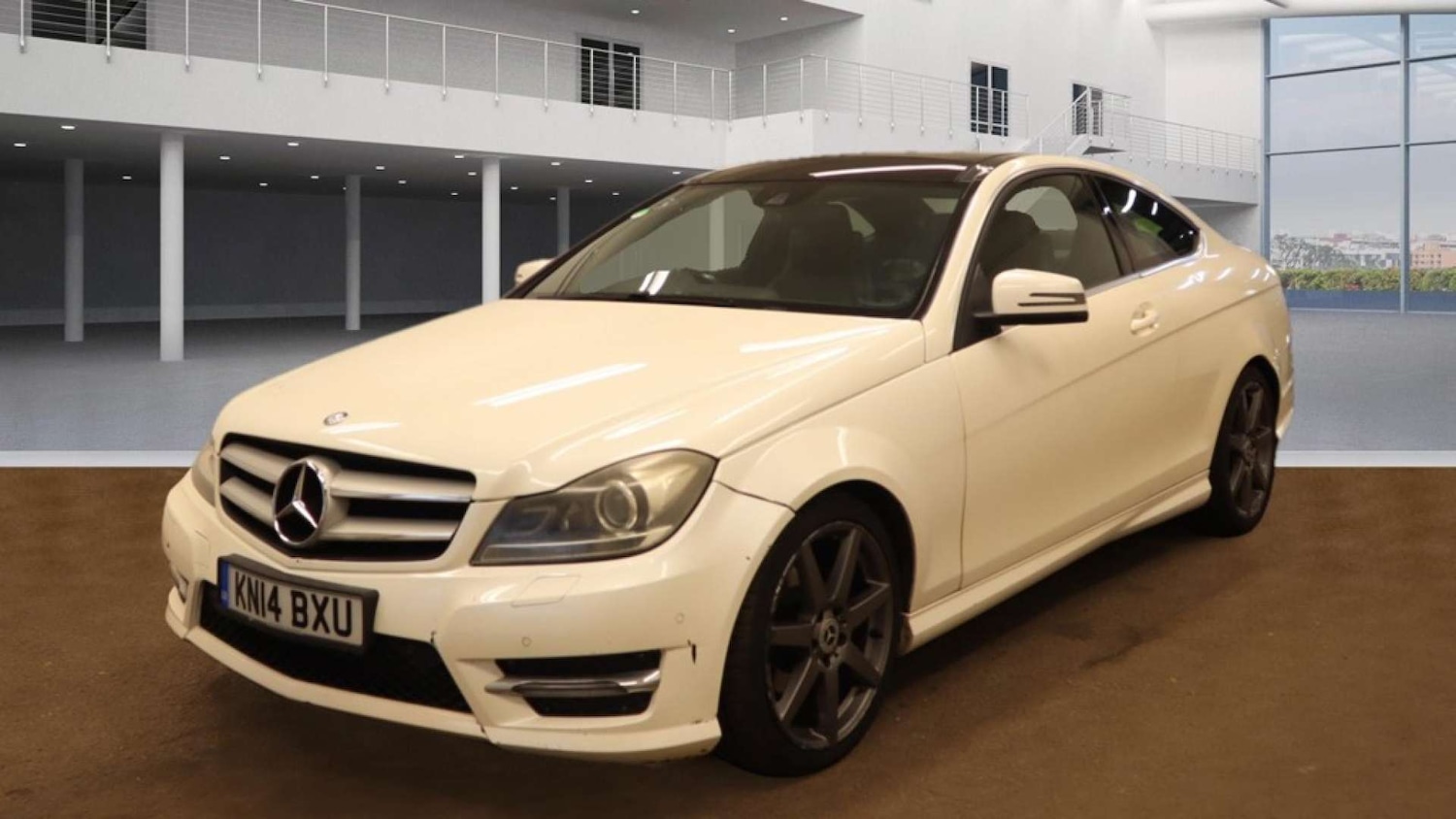 Used Mercedes-Benz C Class 2014 for sale - 77594775: Photo 2