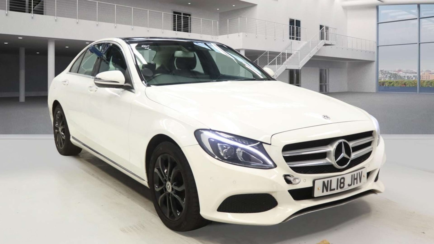 Used Mercedes-Benz C Class 2018 for sale - 76642999: Photo 1