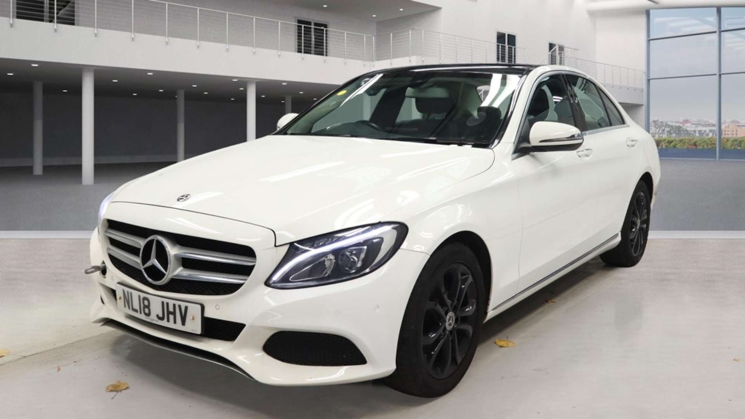 Used Mercedes-Benz C Class 2018 for sale - 76642999: Photo 2