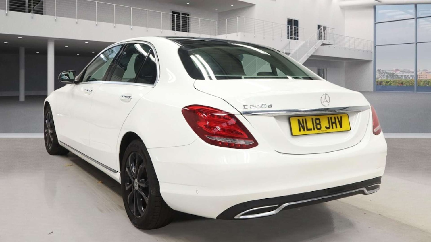 Used Mercedes-Benz C Class 2018 for sale - 76642999: Photo 3