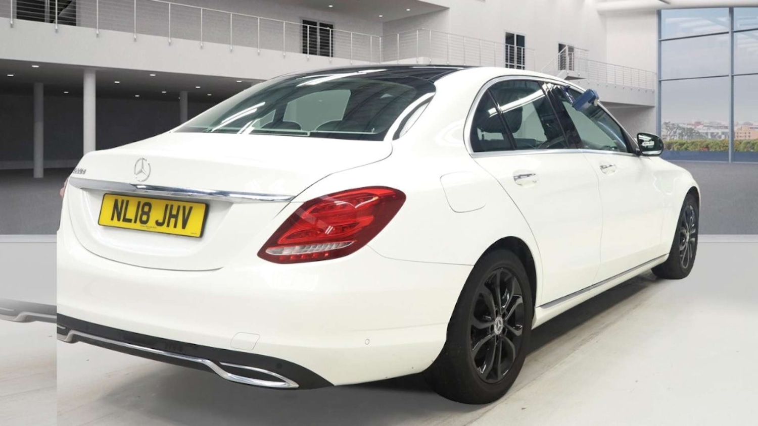 Used Mercedes-Benz C Class 2018 for sale - 76642999: Photo 4