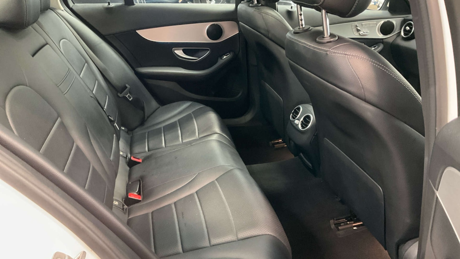 Used Mercedes-Benz C Class 2018 for sale - 76642999: Photo 8