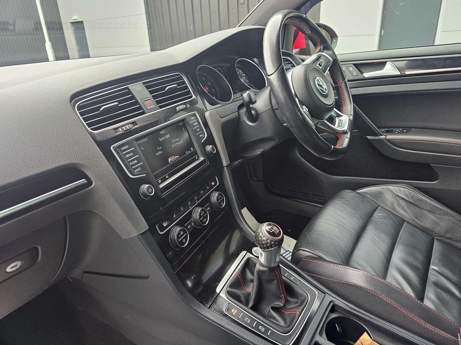 Used Volkswagen Golf 2015 for sale - 76322876: Photo 2