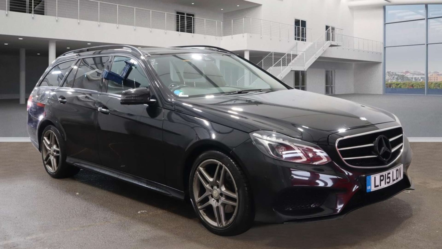 Used Mercedes-Benz E Class 2015 for sale - 77964837: Photo 1